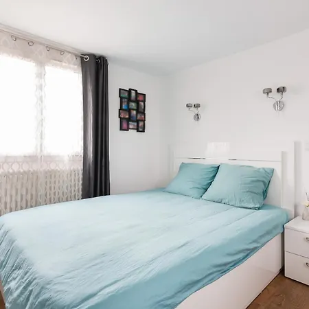 Charming Two Bedroom With A Garden Le Pecq