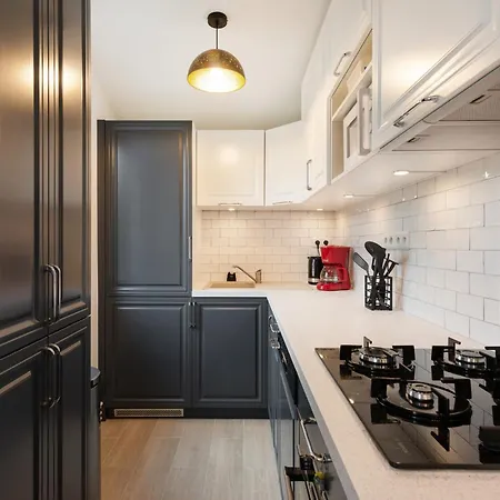 Apartament Charming Two Bedroom With A Garden