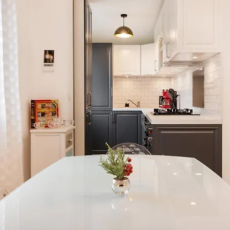 Charming Two Bedroom With A Garden Apartament Le Pecq